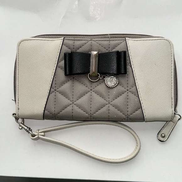 Jessica Simpson wallet - Picture 2 of 5